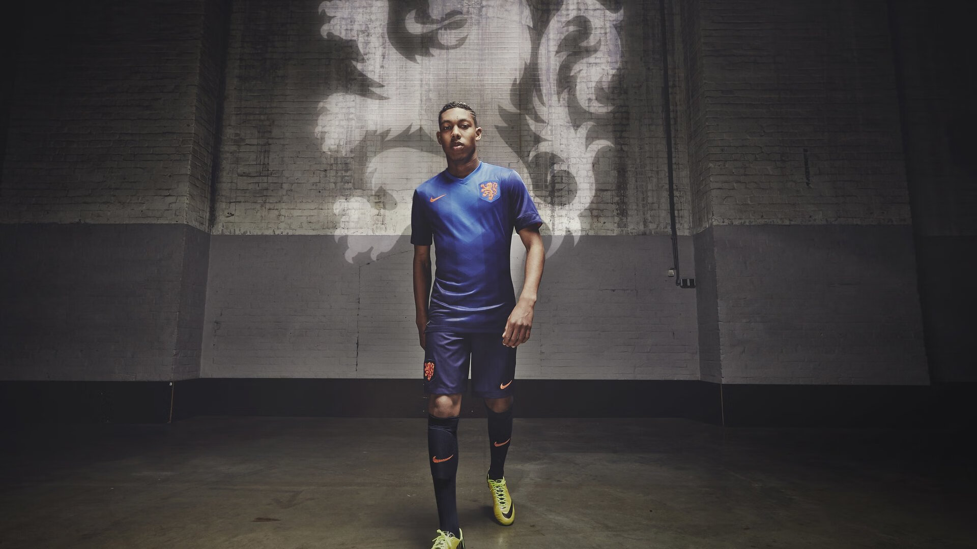 国足球员冲击力与身体对抗研究，足球运动对抗性强,运动员后面要写什么